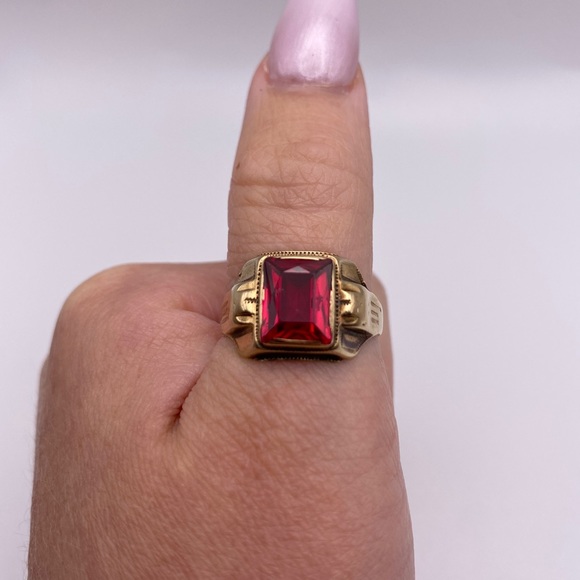 10k yellow gold Ruby ring - Picture 8 of 10
